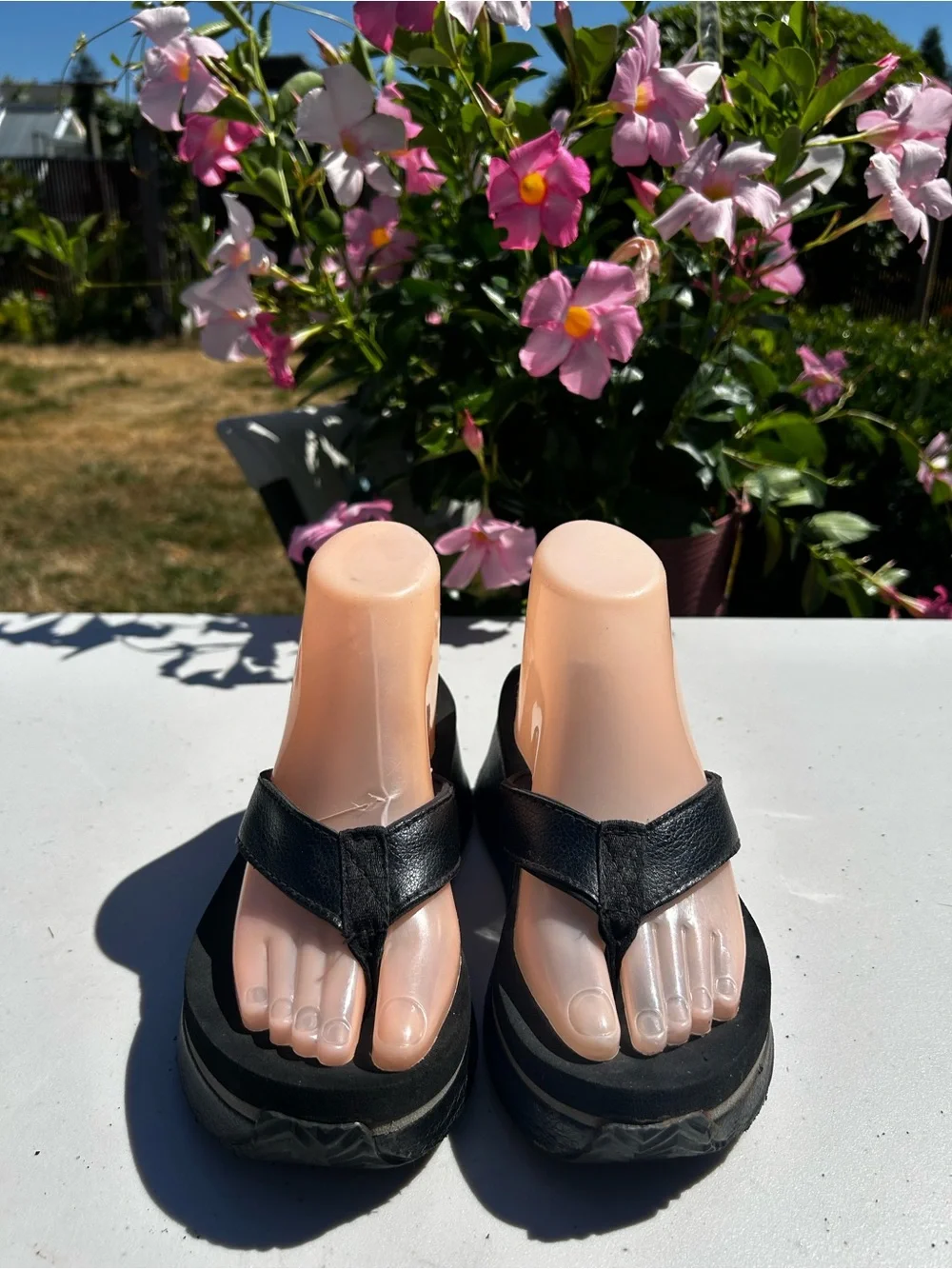 Volatile Women’s Black Platform Thong Sandals  Size 6.5
